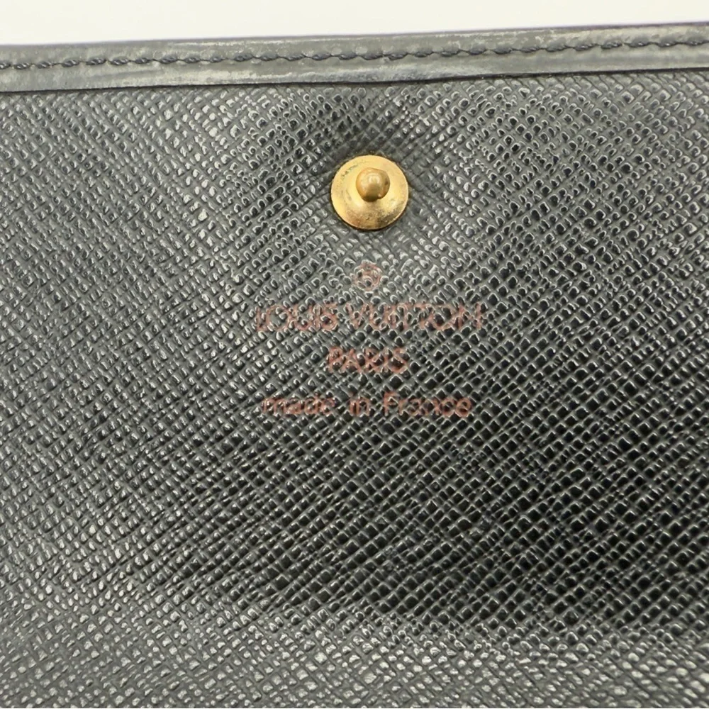 Louis Vuitton Black Epi Leather Elise Compact Tri-Fold Wallet | Unisex | Used |